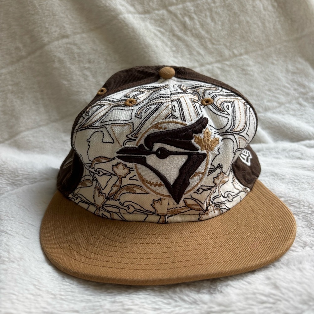 New Era 59Fifty Toronto Blue Jays Fitted Cap Brown Tan Graphic Print Size 7 1/4